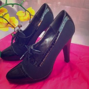 Steve Madden Black Pumps with Lace, Size 8